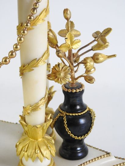 PENDULE PORTIQUE in white marble and gilt...