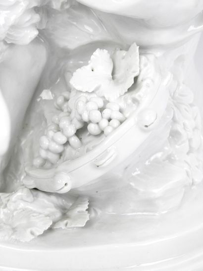NAPLES, Manufacture de CAPODIMONTE: Large...