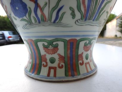 CHINA - 19th century
Porcelain baluster jug...