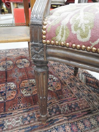PAIR OF ARMCHAIRS in molded and carved natural...
