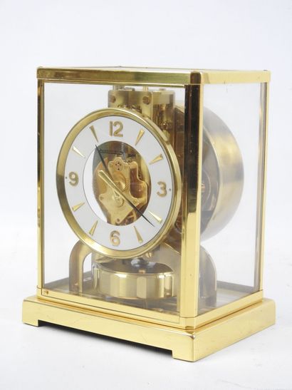 JAEGER LECOULTRE : Pendule modèle Atmos en...