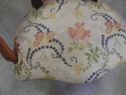 PAIRE DE FAUTEUILS cabriolet en bois naturel...