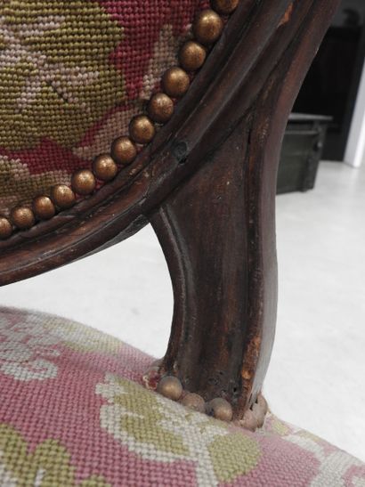 PAIR OF ARMCHAIRS in molded and carved natural...