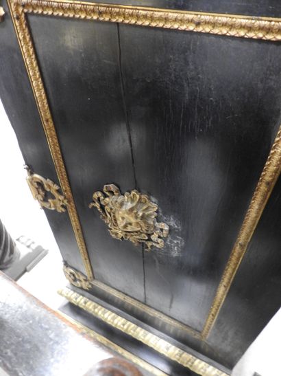 RARE MEUBLE A HAUTEUR D'APPUI en placage...