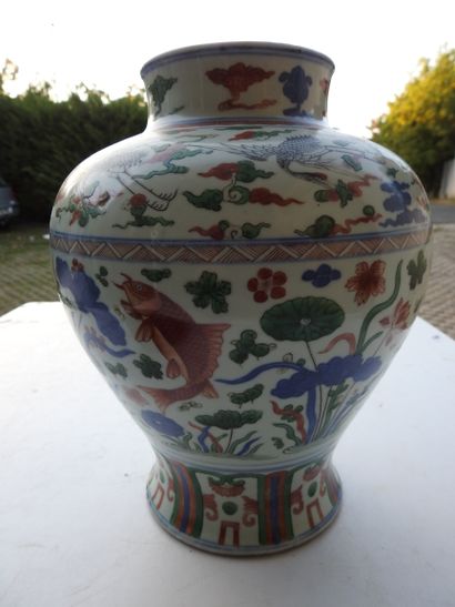 CHINA - 19th century
Porcelain baluster jug...