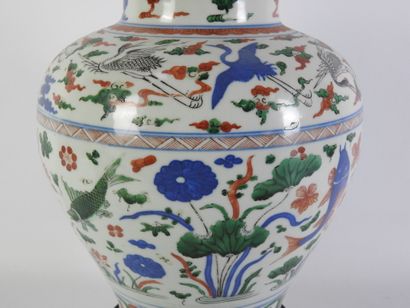 CHINA - 19th century
Porcelain baluster jug...