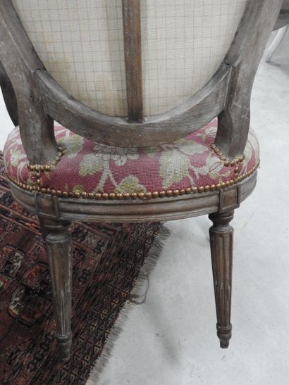 PAIR OF ARMCHAIRS in molded and carved natural...
