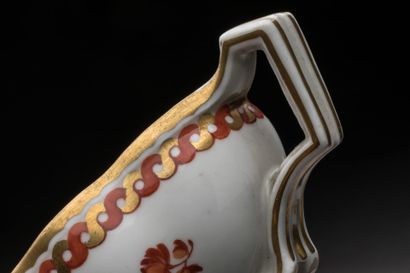 VIENNA
Three oval porcelain bowls on four...
