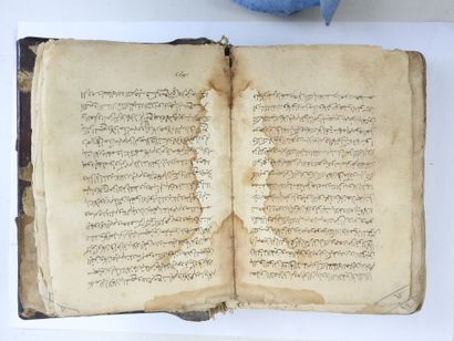 LIVRE MANUSCRIT en calligraphie à l'encre...