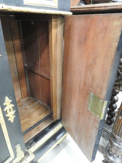 RARE MEUBLE A HAUTEUR D'APPUI en placage...