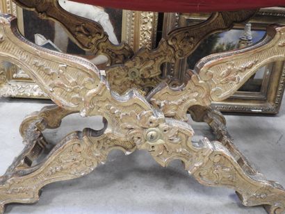 PAIRE DE PLOYANTS en bois mouluré sculpté...