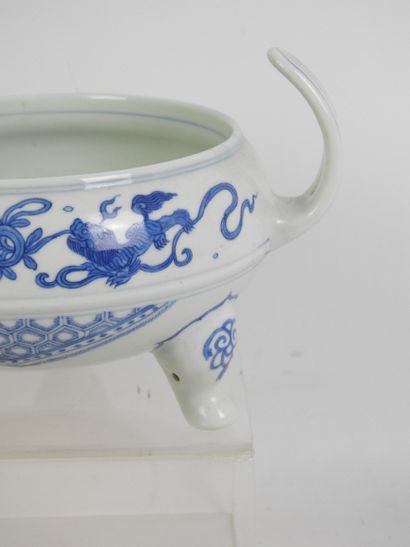 CHINA: Tripod perfume burner with two handles...