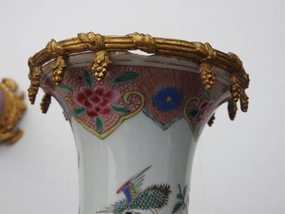 CHINE : Deux vases montés pouvant former...