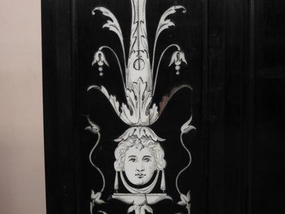 CABINET en chêne et placage d'ébène à riche...