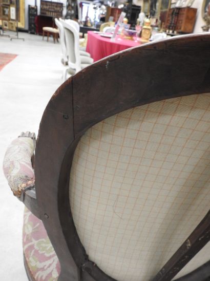 PAIR OF ARMCHAIRS in molded and carved natural...