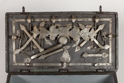 COFFRE de corsaire dit de Nuremberg de forme...
