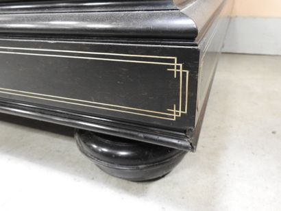 CABINET en chêne et placage d'ébène à riche...