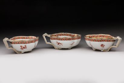 VIENNA
Three oval porcelain bowls on four...