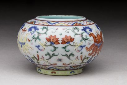 CHINA - 20th century
Small polychrome enameled...