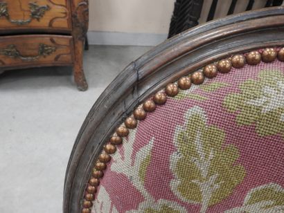 PAIR OF ARMCHAIRS in molded and carved natural...