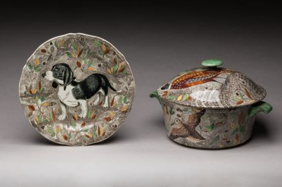 GIEN : Partie de service de table en faience...