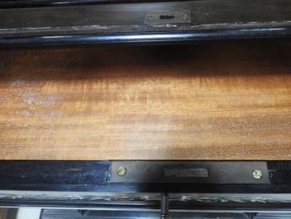 CABINET en chêne et placage d'ébène à riche...