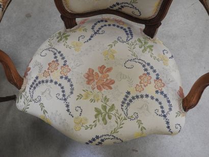 PAIRE DE FAUTEUILS cabriolet en bois naturel...