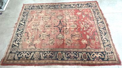 SMYRNE, Turquie : Tapis en laine à décor...