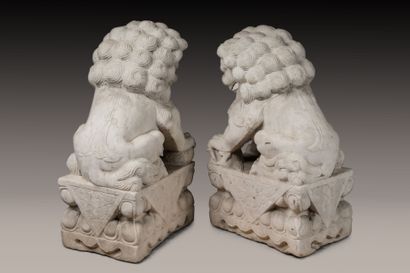 CHINA: Pair of Fö ball dogs in richly carved...