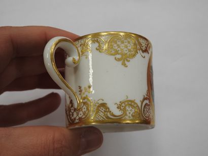 SEVRES : 
Soft-paste porcelain litron beaker...