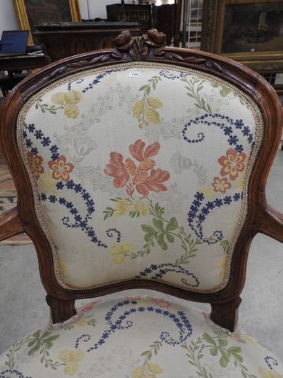 PAIRE DE FAUTEUILS cabriolet en bois naturel...