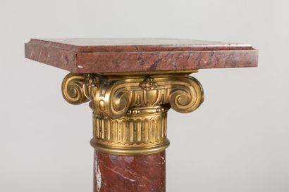 COLONNE en marbre griotte et bronze doré,...