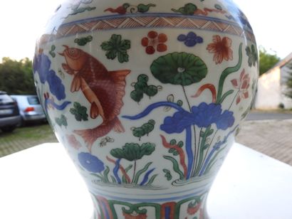 CHINA - 19th century
Porcelain baluster jug...