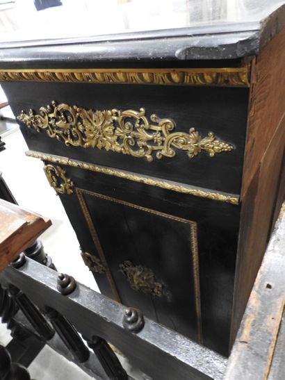 RARE MEUBLE A HAUTEUR D'APPUI en placage...