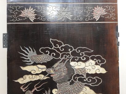CHINA: Eight-leaf Coromandel lacquer screen...