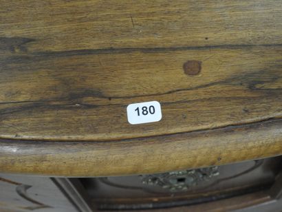 COMMODE en bois naturel, la façade légèrement...