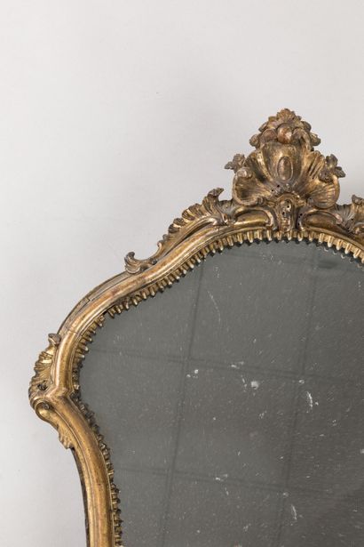 MIROIR chantourné en bois mouluré sculpté...