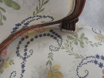 PAIRE DE FAUTEUILS cabriolet en bois naturel...