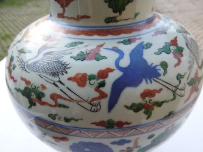 CHINA - 19th century
Porcelain baluster jug...