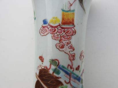 CHINE : Deux vases montés pouvant former...
