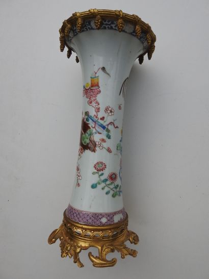 CHINE : Deux vases montés pouvant former...