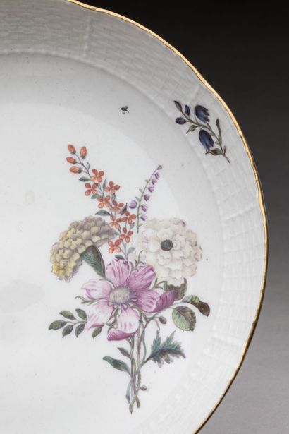SAXE: Porcelain bowl decorated with flowers,...
