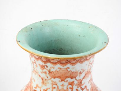 CHINA: Porcelain and coral enamel baluster...