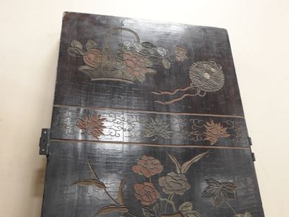 CHINA: Eight-leaf Coromandel lacquer screen...