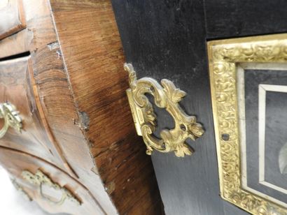 RARE MEUBLE A HAUTEUR D'APPUI en placage...