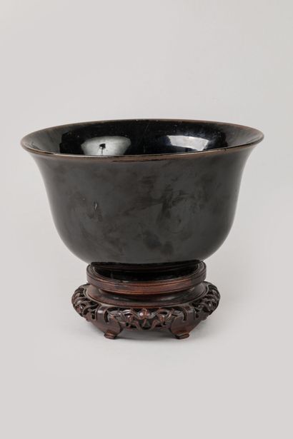 CHINA - 18th/19th century
Large bowl with...