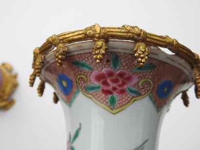 CHINE : Deux vases montés pouvant former...