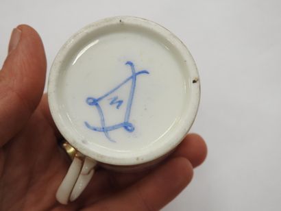 SEVRES : 
Soft-paste porcelain litron beaker...