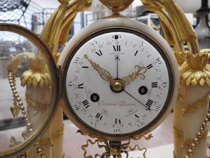 PENDULE PORTIQUE in white marble and gilt...