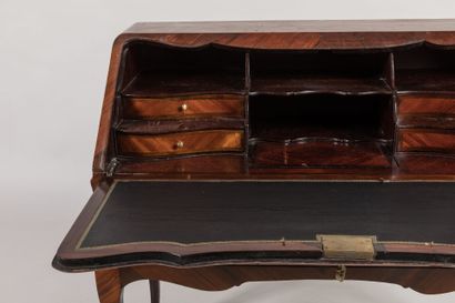 BUREAU DOS D'ANE en bois de placage marqueté...